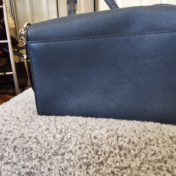 There are many brands of purses and clothing all are negotiable - Picture 3 of 16